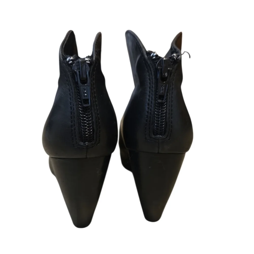 Black Ankle Boots Born Shoes Size 6